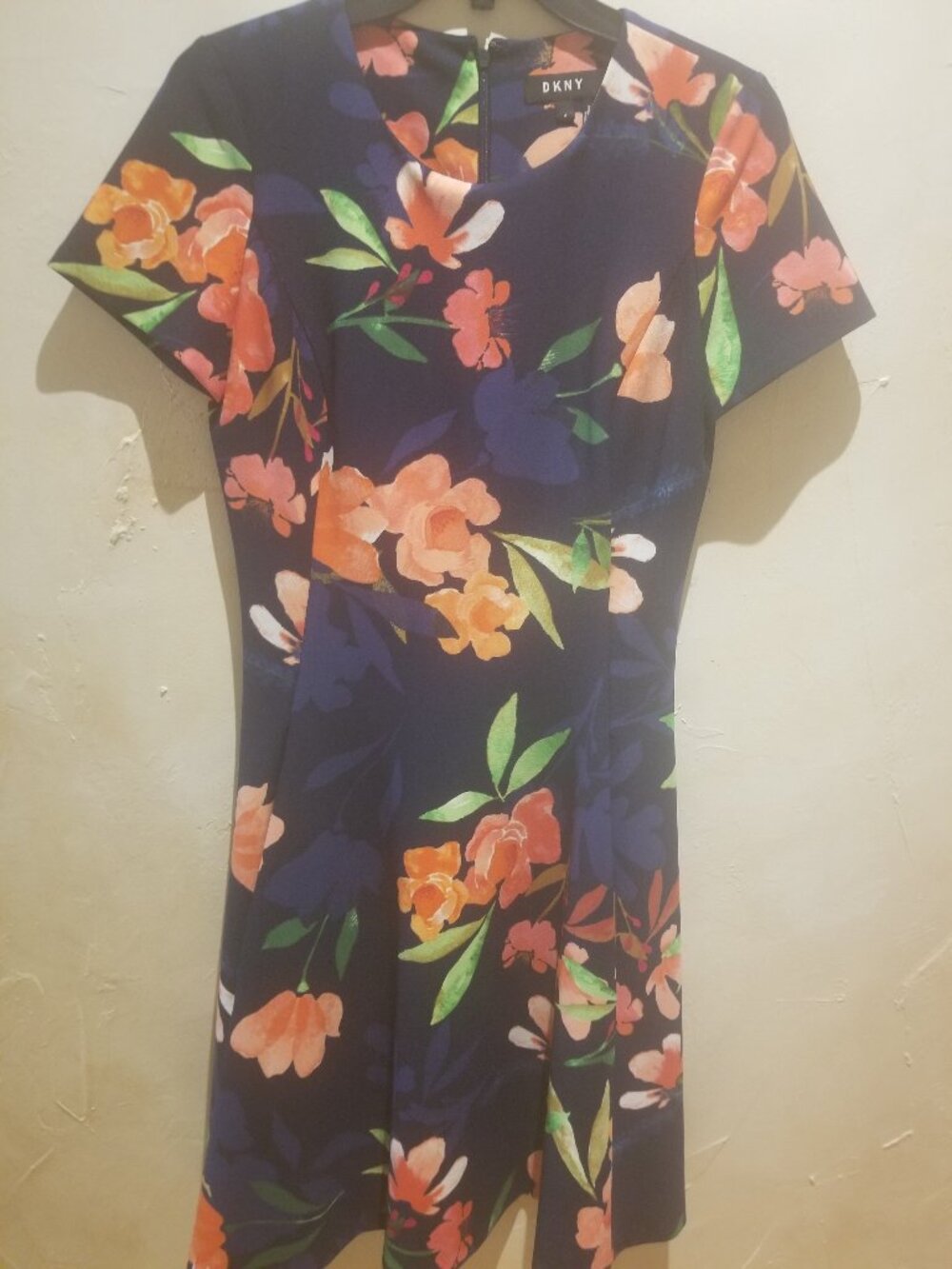 DKNY FIT & FLARE NAVY BLUE DRESS WITH A TROPICAL PRINTED DESIGN SZ 4